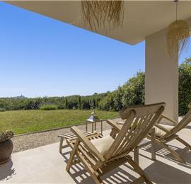 Luxury 4-Bedroom Villa with generous sized Infinity Pool near Buje, Istria. Sleeps 8